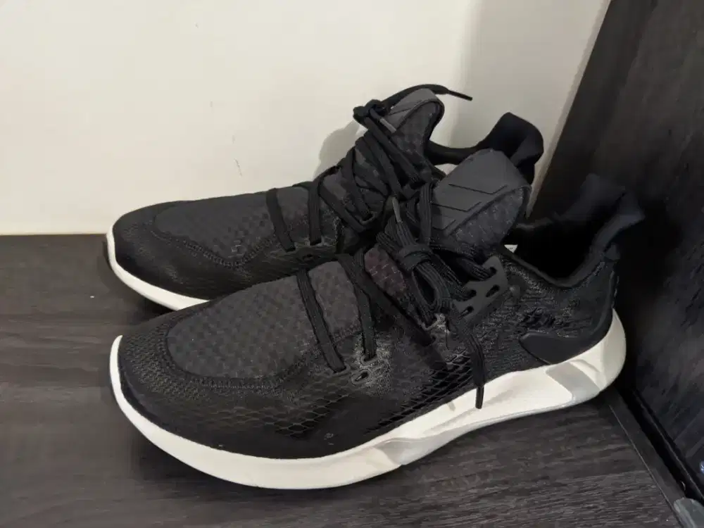 Sepatu Lari Pria Adidas Edge XT EG1399 Ukuran UK 10.5 Original.