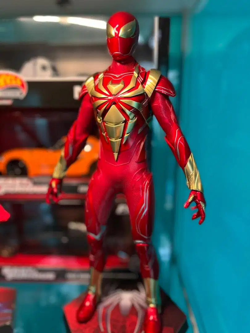 Hot Toys Spiderman Iron Spider