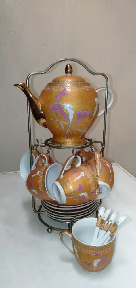 Cangkir + rak+ teko(Bistro Fine China)