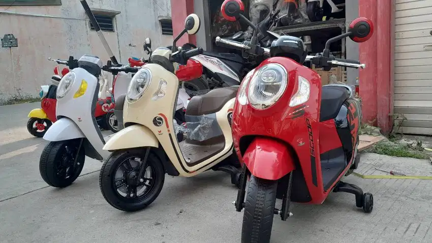 Mainan Motor Aki Anak Honda Scoopy Lisensi PMB M999 M 999