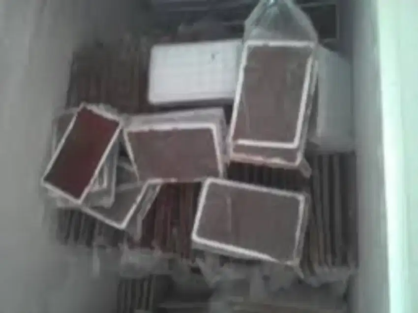 Cacing beku per tray atau per kilo bisa