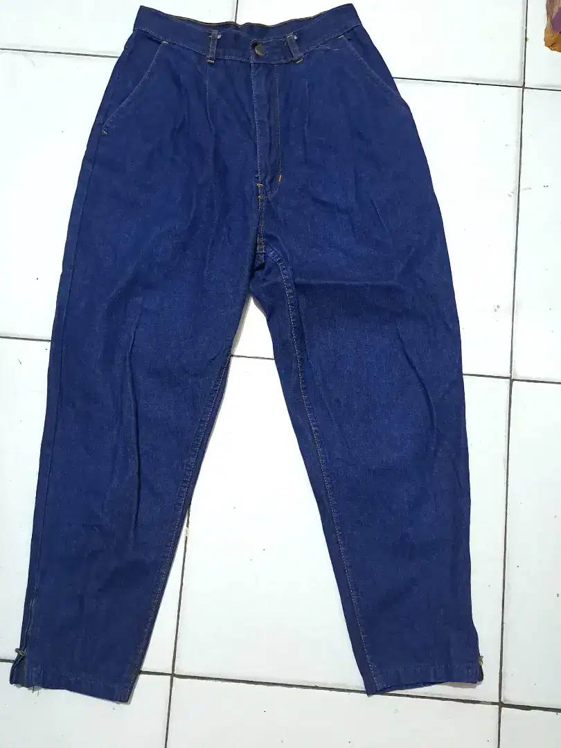PL celana branded