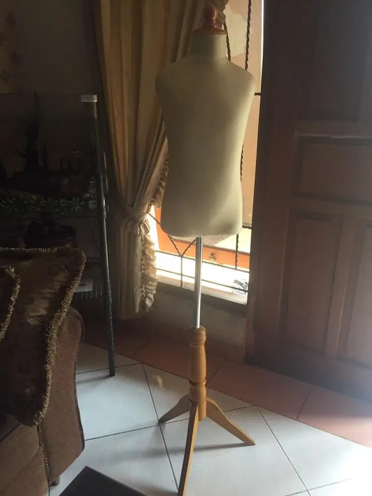 Patung baju & gantungan