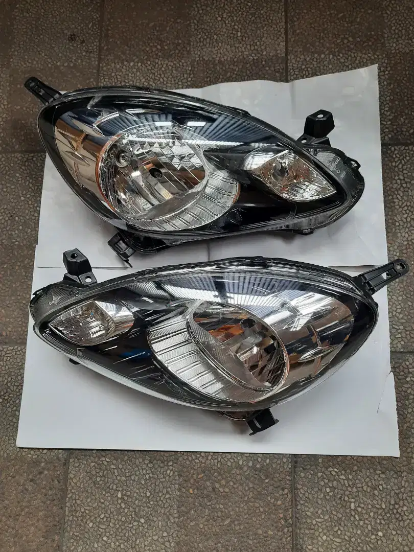 Head lamp HONDA brio type E thn 2017 copotan dari baru 95% mulus