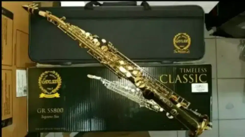 Alat musik tiup saxophone
