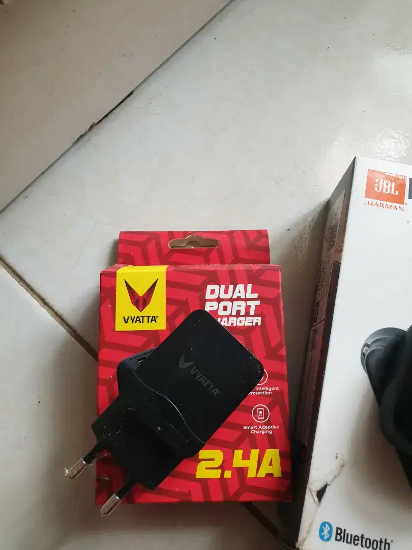 Vyatta dual charger