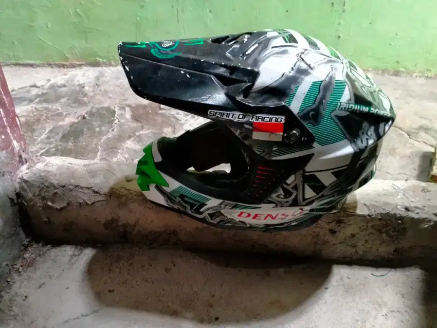 Helmnt cross tril