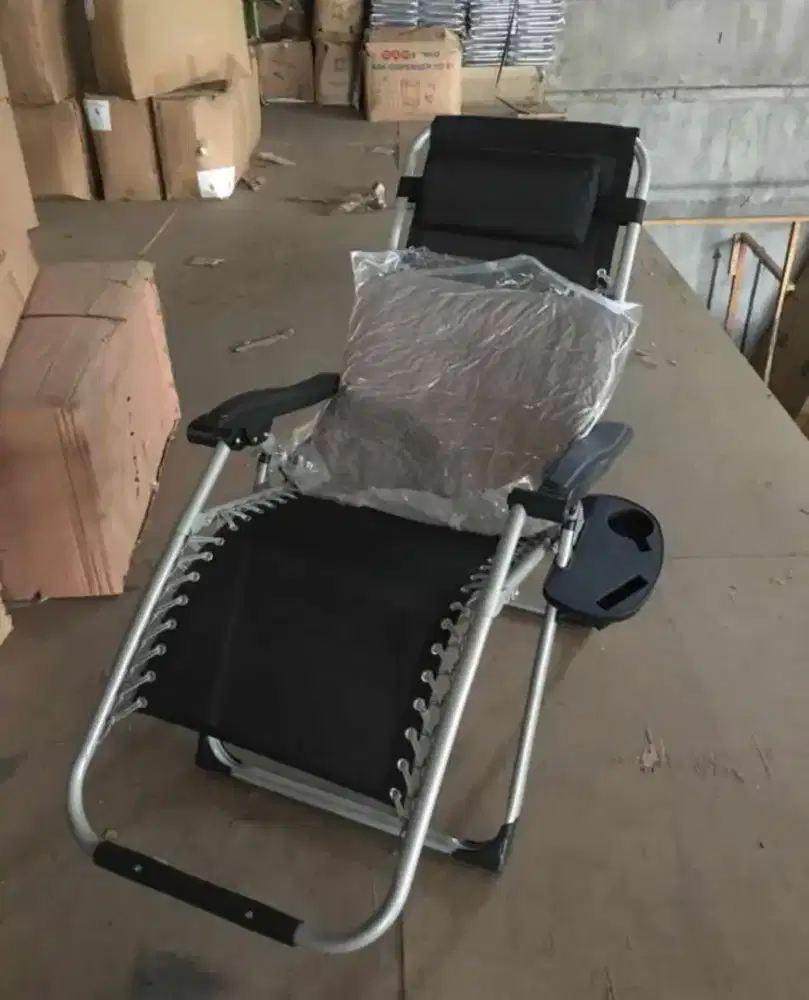 Kursi Malas / Kursi Santai Warna Hitam 04