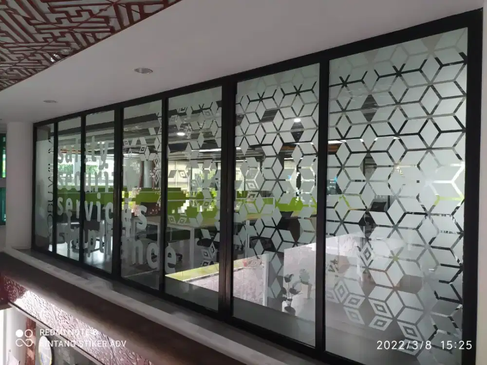 Siap melayani dlm jmlah besar segala jenis sticker sanblas riben film