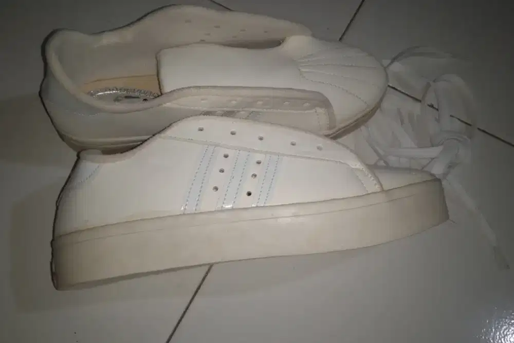 Sepatu putih size 39 NEW