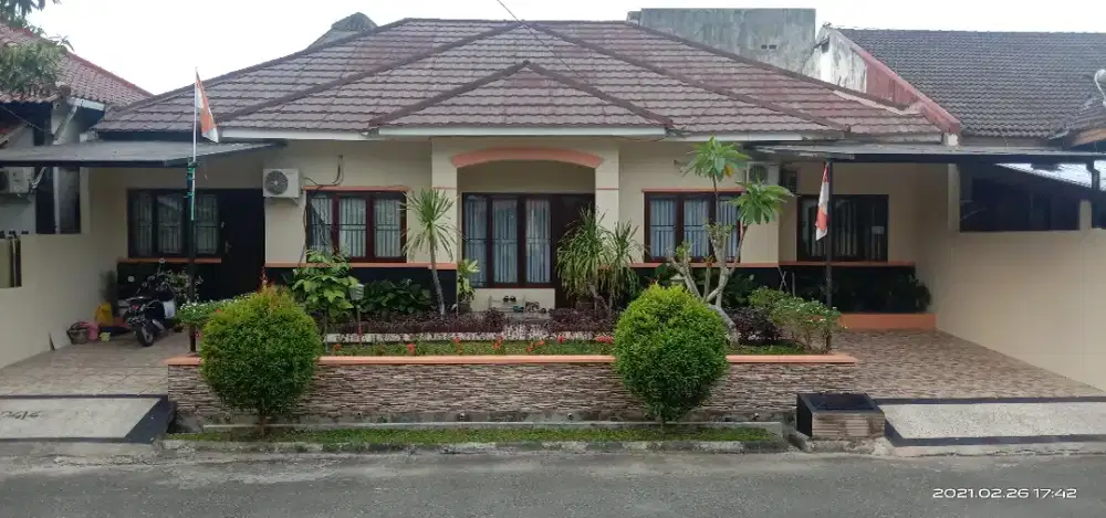 Rumah Asri dan Nyaman Dekat Mesjid. Harga Rp 2.700.000.000 - Nego