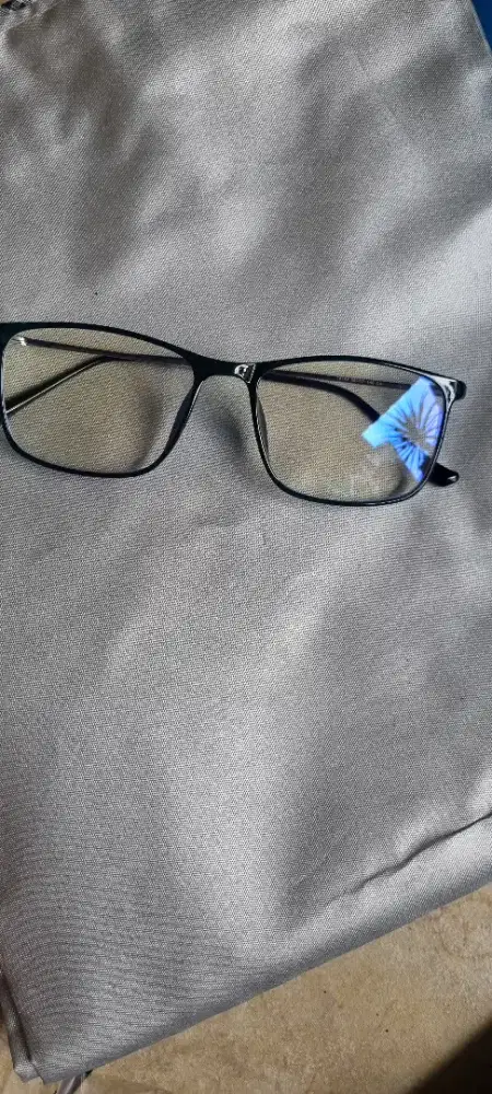 Kaca mata baca keren