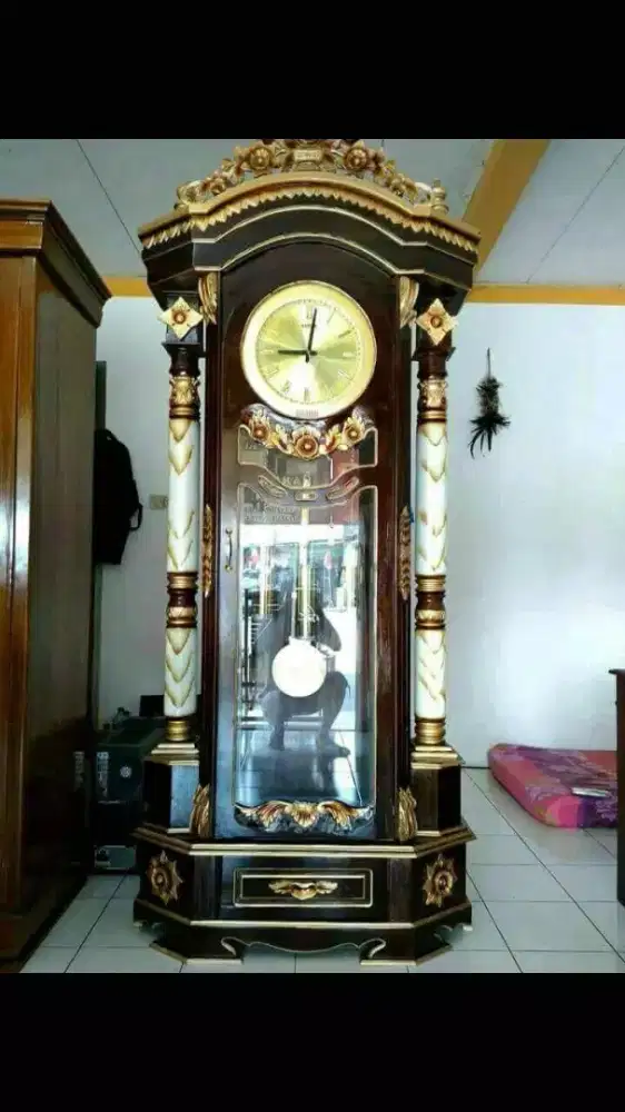 Lemari Jam Kayu Jati