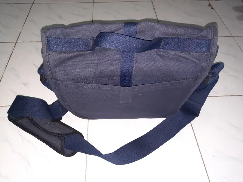 Tas Kamera Selempang