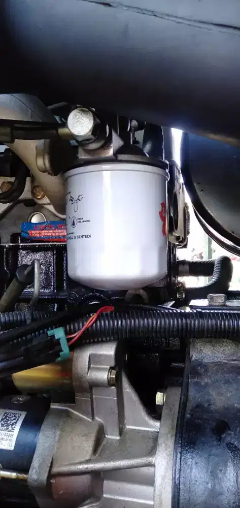 Teknisi listrik dan genset