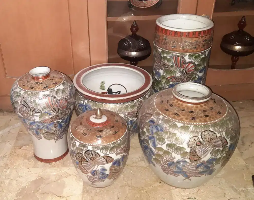 Guci Antik Taman Kupu 1980