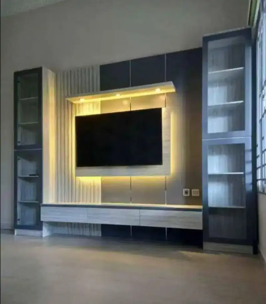 Dekorasi ruangan tv bakdrop