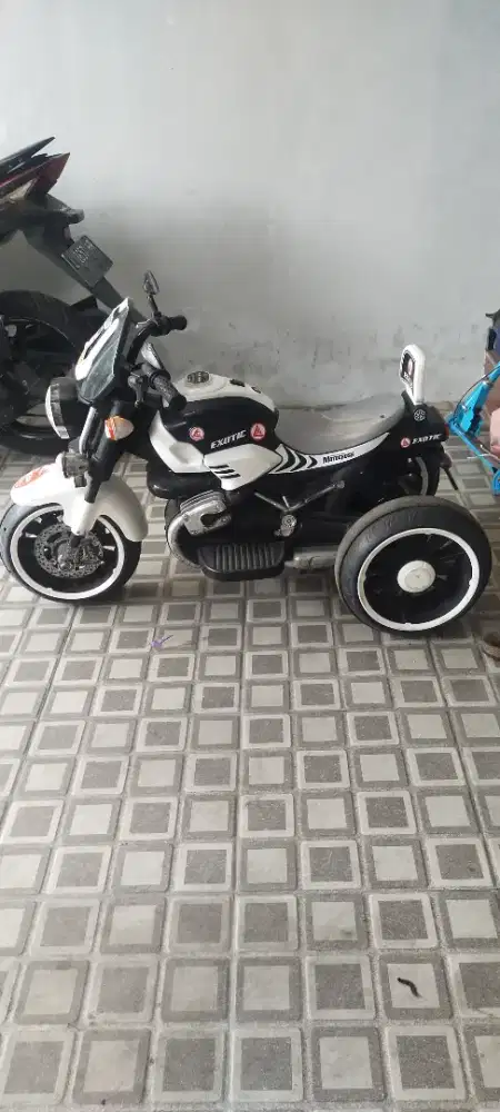Sepeda motor aki anak