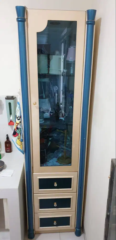 Lemari Putih serba guna