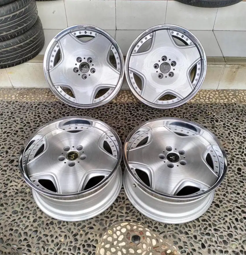 Locksmice Dukes R19 Original Made in Japan. Ori 5x114 Good Condition.