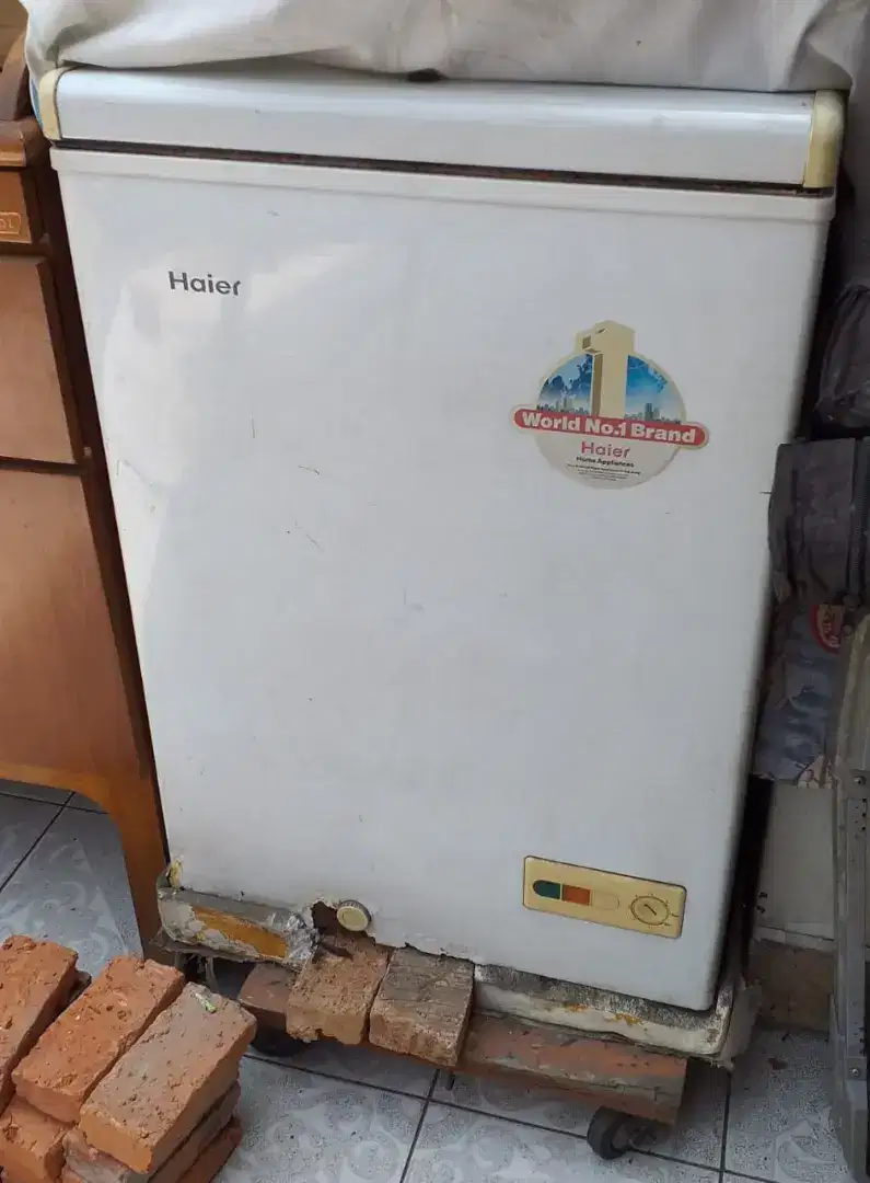 Dijual freezer merk Haier