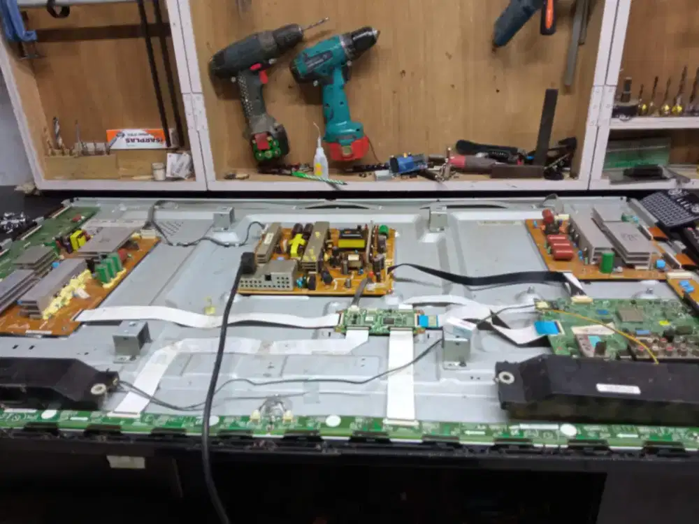 Jasa servis LED/LCD TV bergaransi panggilan