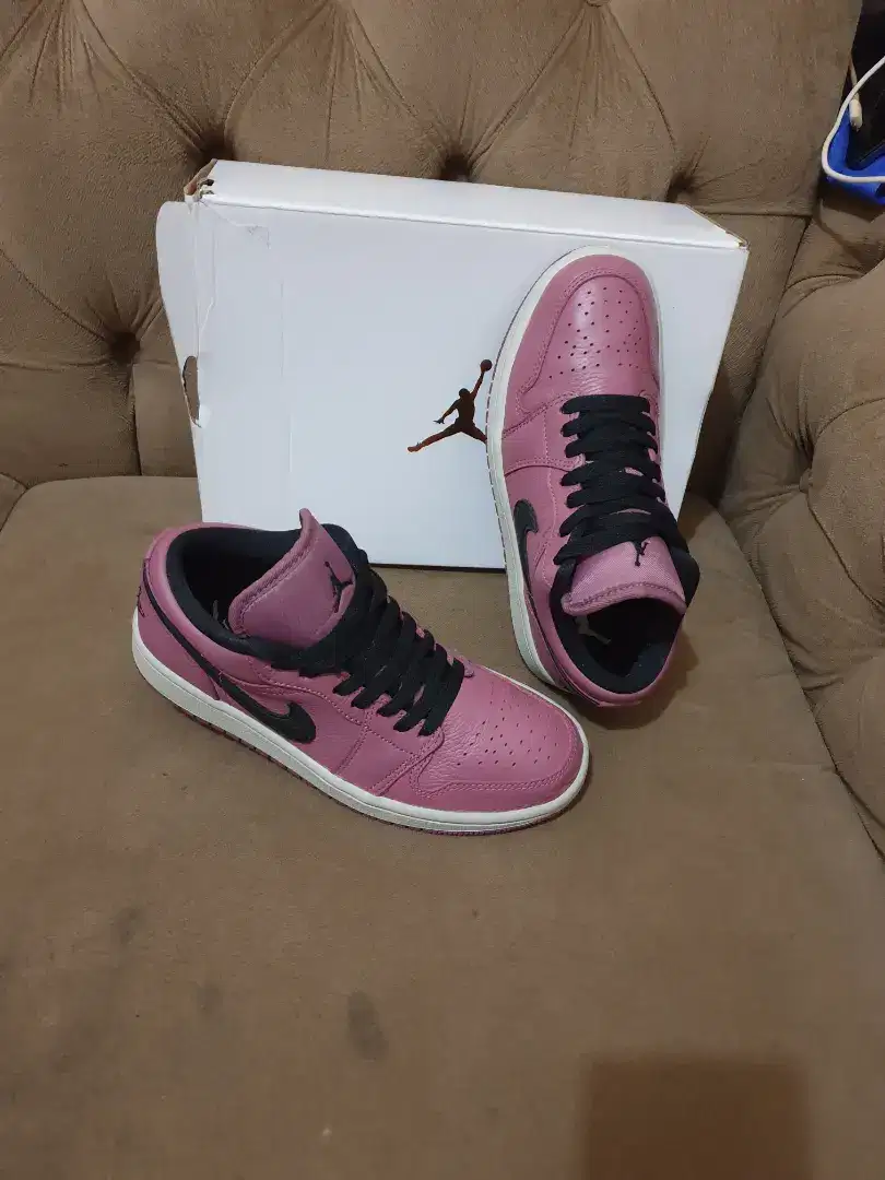 Mulus .authentic sepatu wanita .sneakers nike jordan size 36.5