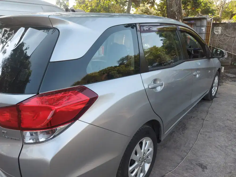 pasang kaca film mobil penolak panas UV