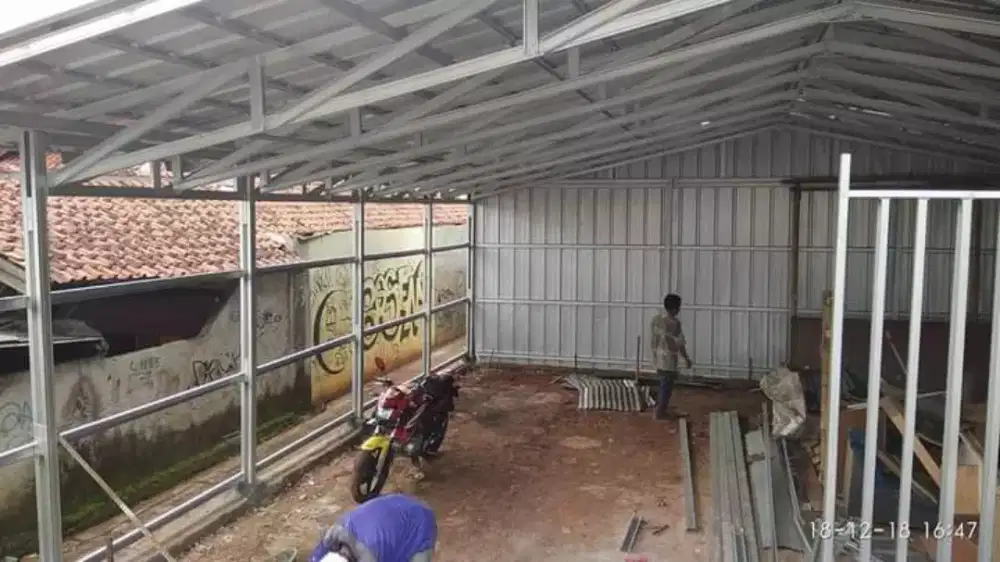 Rangka atap baja ringan