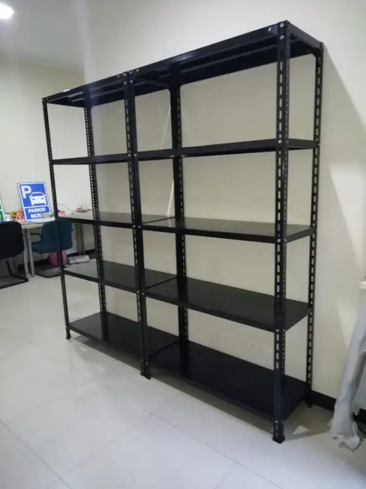 rak besi warna hitam kakoh dan kuat beban berat