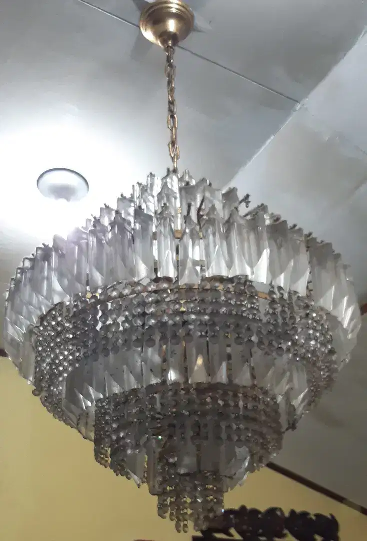 Lampu gantung kuning