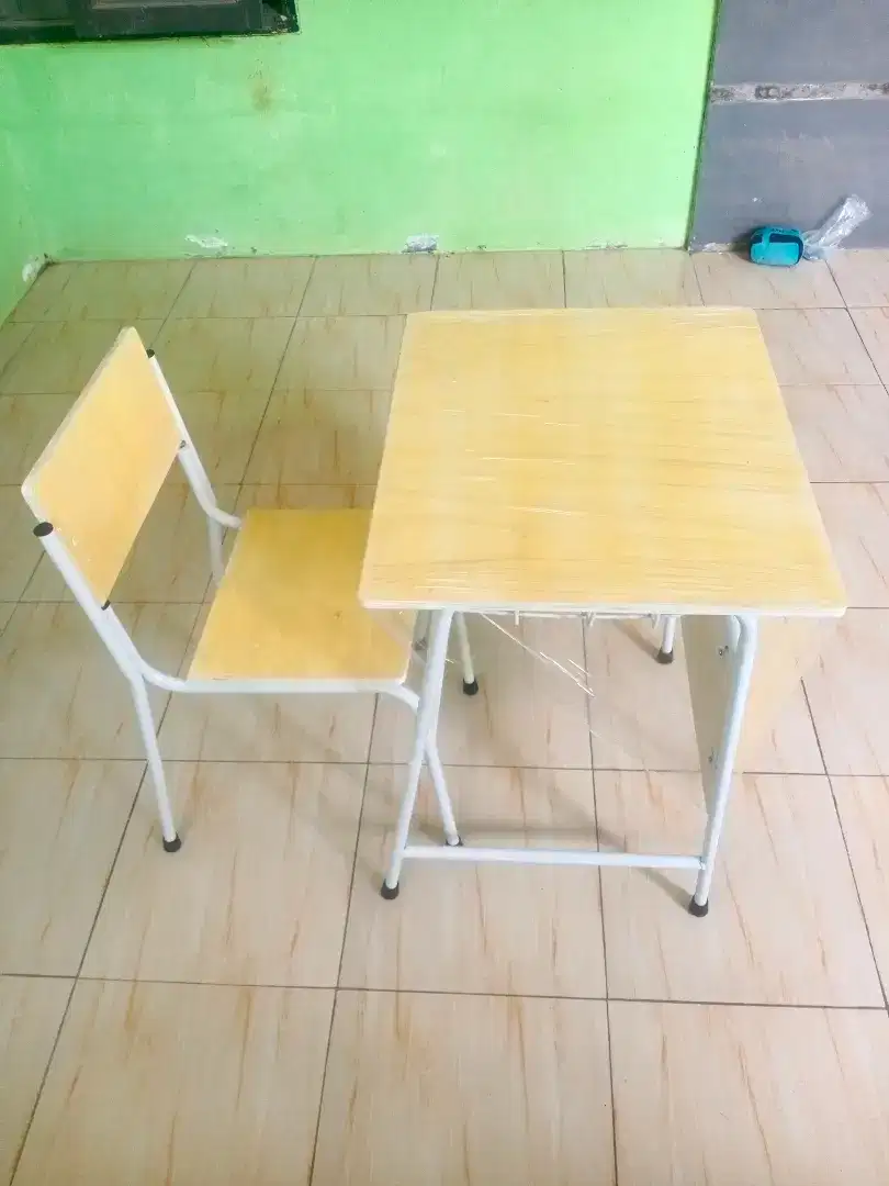 Meja kursi sekolah