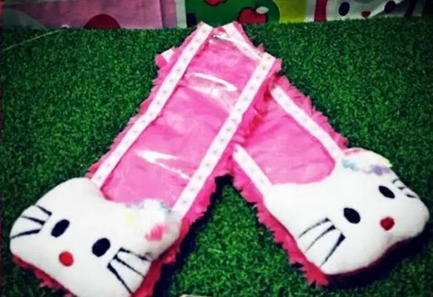 sarung remote motif hello kitty