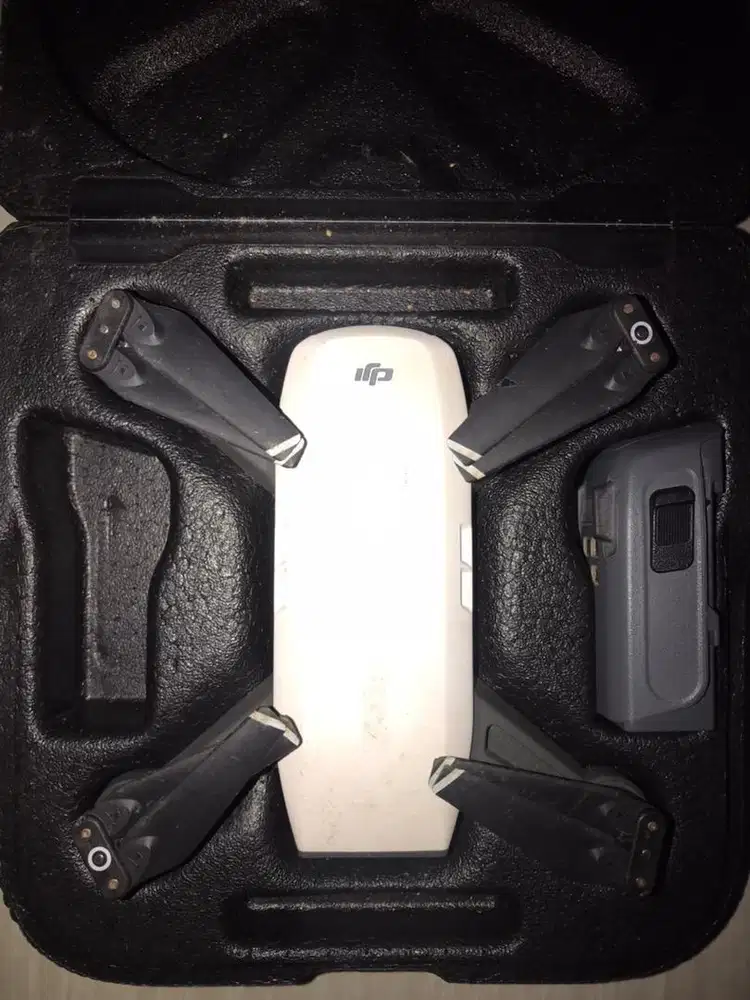 DJI Spark + 1 Battery + Remote + Body & Landing Protector