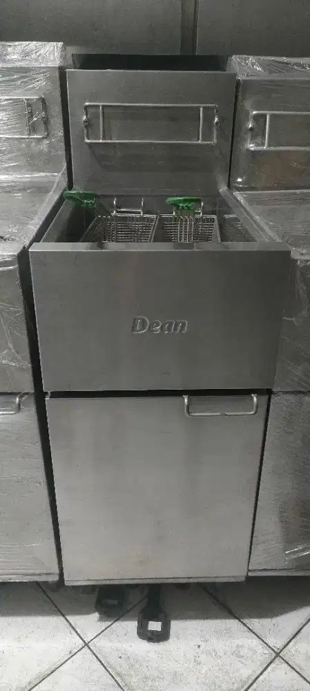 Di jual deepfreyer merek Dean bekas resto ex cafe