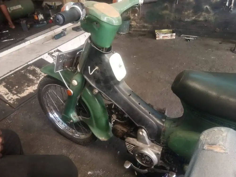 Honda C70 hijau antik Kotamadya