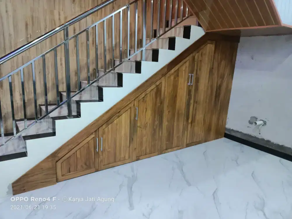 Kabinet bawah tangga jati perhutani