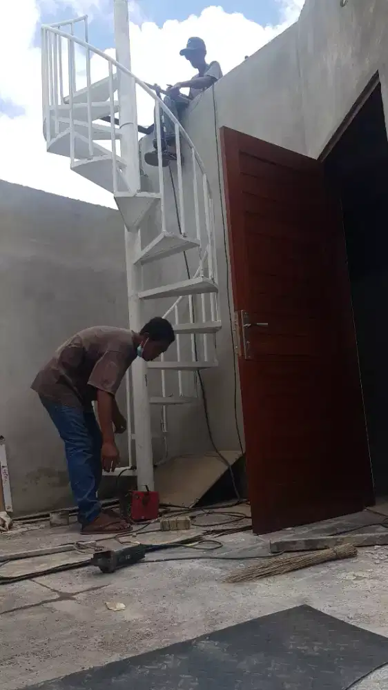 tangga spiral atau tangga putar