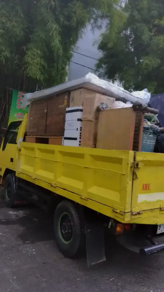 Jasa pindahan dan angkut barang truk engkel