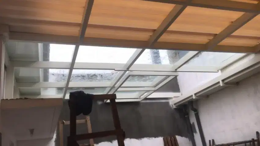 Kanopi sliding kaca + kombinasi atap rooftop demi transparan