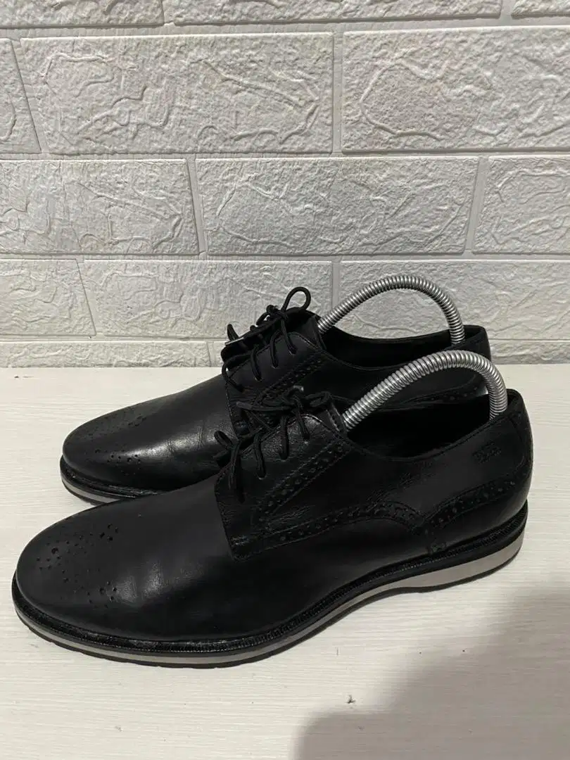 Sepatu kulit hugo boss ori size 39 (Sale)