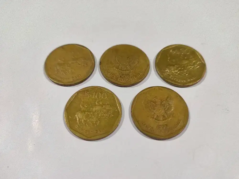 Uang koin 100 rupiah (kuning)