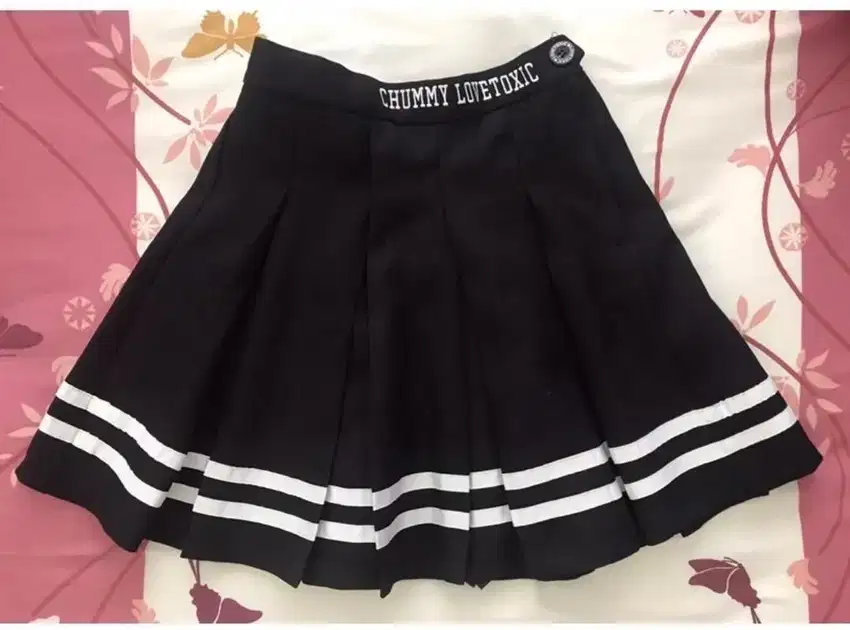 Baju Rok ala Kpop, Overall Preloved Kondisi Seperti Baru 11-16 Tahun