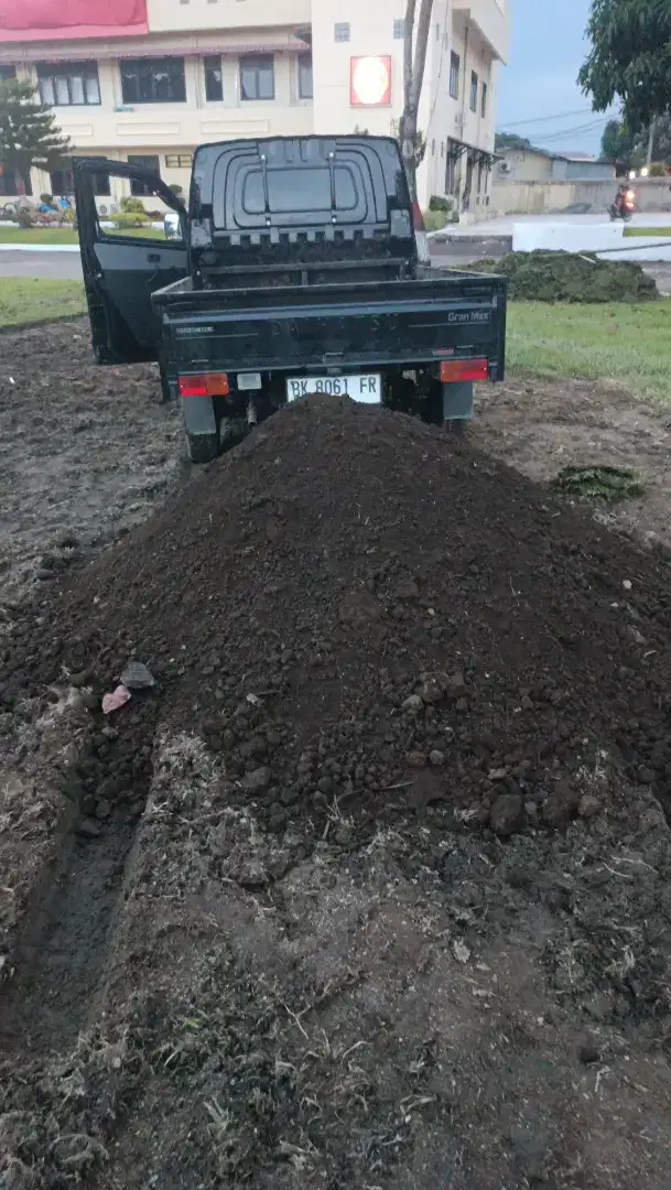 Menjual tanah hitam topsoil