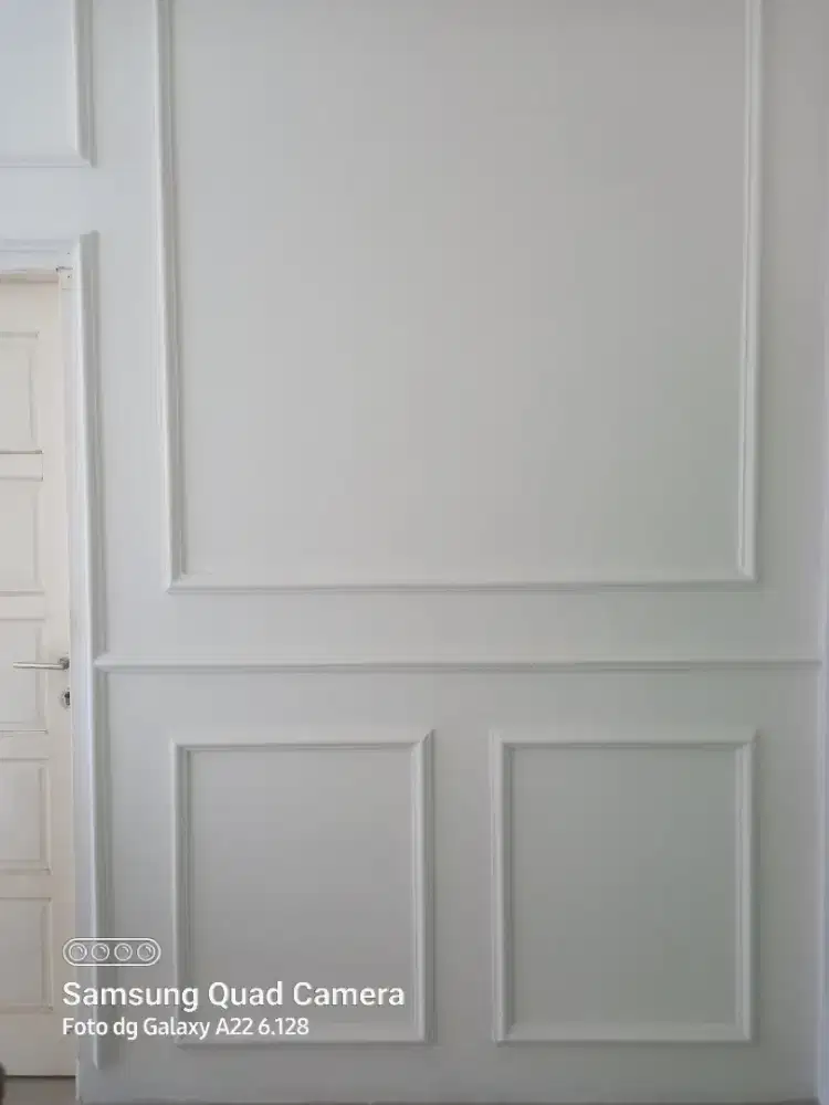 Molding gypsum dan kayu
