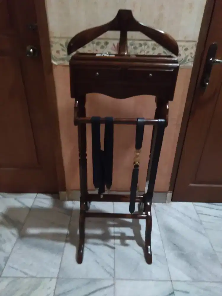 Gantungan Jas dan Dasi Kayu Jati