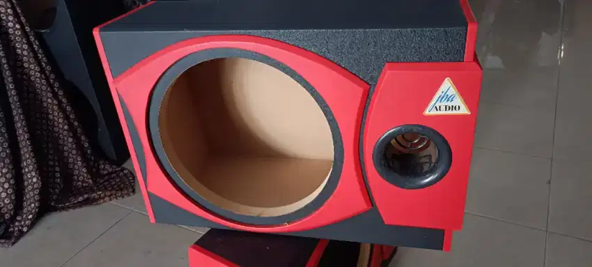 Box Audio kotak mata merah untuk subwoofer ukuran yang 12 in, di dps