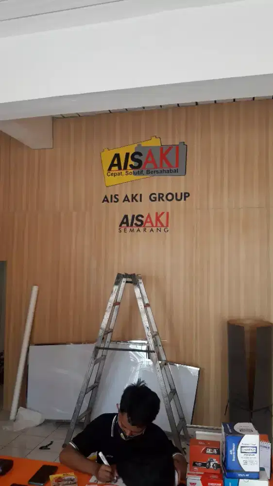 Papan Reklame, Neon box, Huruf timbul