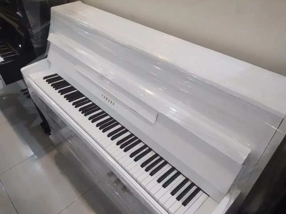 Piano Yamaha LU putih
