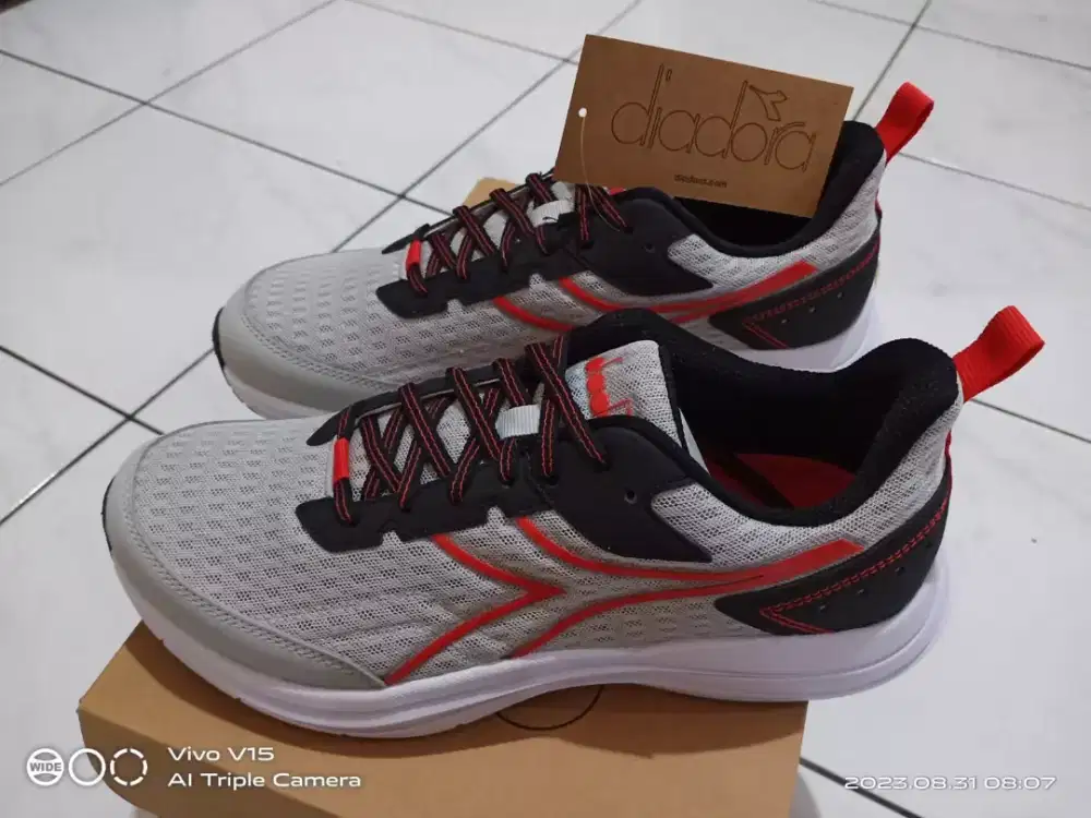 Sepatu Lari Diadora 100% ori BNIB
